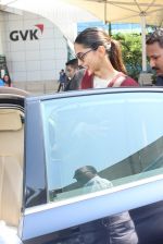 Sonam Kapoor snapped at airport  on 27th Jan 2016